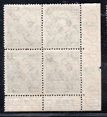 108 , spojené typy přetisků,levý dolní rohový 4 blok s počítadly, ženci, 25 f modrá
