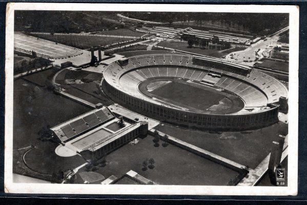 pohlednice olympijského stadionu berli, se známkami emise OH , příležitostné razítko