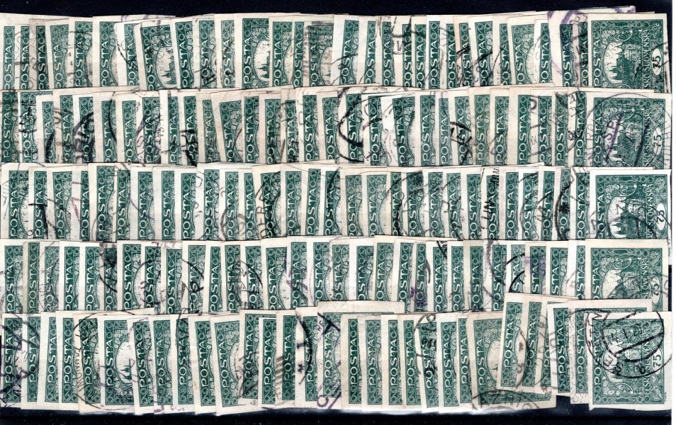 18, sestava hradčanských známek , 75 h šedozelená na destičce A 5, cca 150 ks, vhodné třeba jako základ k sestavovaní desek