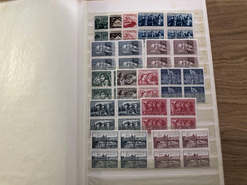 ČSSR II - velmi pěkná sbírka 4- bloků obsahující starou měnu, a další - kompletní série - nafoceno 