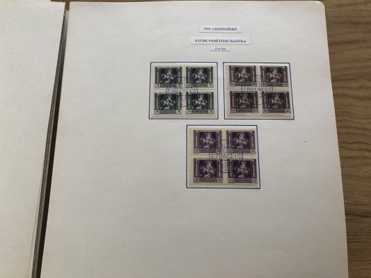 ČSR I - perfektně zpracovaná sbírka 1918 - 1939 ; ve sbírce je několik nepočítaných a označených falz ( F napsáno pod známkou) původní sbírka přímo od sběratele, ze sbírky není nic vyndáno, neobsahuje drahé položky, ale hledané položky jako 21 černofialová, mnoho barev, atd - nafoceno - symbolická cena 