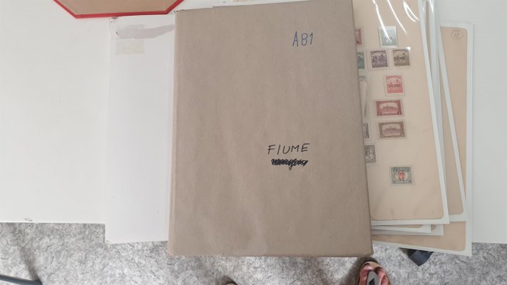 Fiume - velmi kvalitní sbírka - obsahuje známky, dopisy, část známek padělky - pěkné  nafoceno 