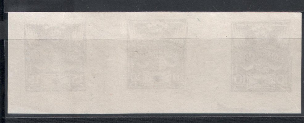 ZT - soutisk tří hodnot ve fialové barvě na kousku známkového papíru s lepem,  definitivní kresba pozad