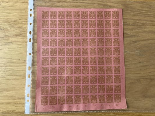 146 N ZT, nezoubkovaný kompletní tiskový arch na růžovém papíru s počítadly, bez ochranných rámů,  DZ -  2 x přerušená desetinná čárka pod ZP 100,  olivová 10 h, mimořádné, vhodný studijní materiál, vzácné
