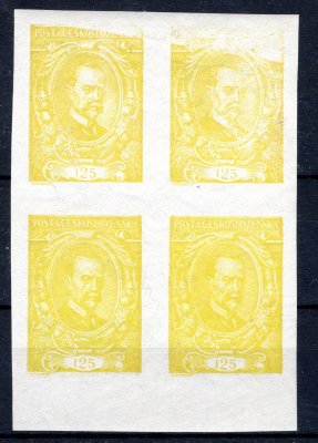 140 ZT, krajový 4 blok TGM, v barvě žluté, s nedotiskem v horní řadě známek, na papíru s lepem , zk. Ma, hezké
