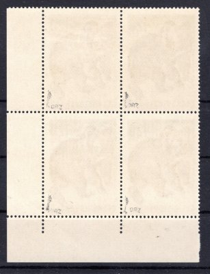 1572 Medved 1,20 Kčs - OHZ  obrácené hřebenové zobkování - pravý dolní rohový 4-blok - zkoušeno Aksamit - kat. cena 3400 Kč 