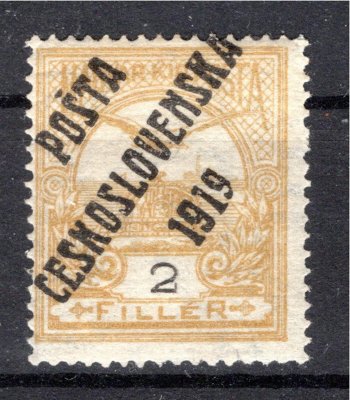 90 - 2 f žlutá s lehce posunutým přetiskem Pošta Československá 1919, původní lep se stopou po nálepce, kat. 120 Kč


















