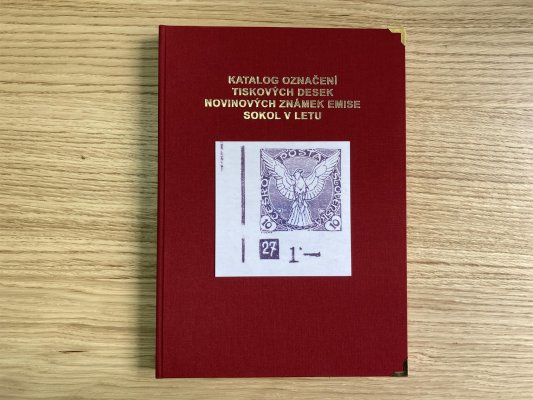 Katalog Tiskových desek známek emise Sokol v letu, výpravná bohatě ilustrovaná publikace shrnující aktuální stav poznání, vše barevně vyobrazeno, včetně uvedených cen, inovátorské dílo vydané ve velmi malém nákladu. Vydání 2022
