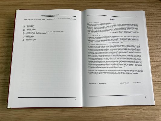 Katalog Tiskových desek známek emise Sokol v letu, výpravná bohatě ilustrovaná publikace shrnující aktuální stav poznání, vše barevně vyobrazeno, včetně uvedených cen, inovátorské dílo vydané ve velmi malém nákladu. Vydání 2022
