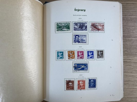 Švýcarsko na albových listech do roku 1952, katalogvá cena 13 000 euro, falza nepočítána, velmi pěkné ! doporučujeme osobní prohlídku 