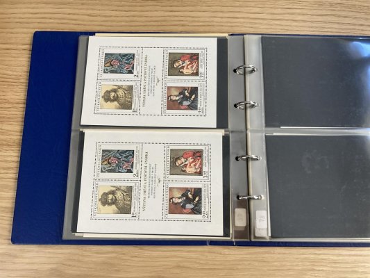 ČSSR II - sbírka ve 4-albech - obsahuje PL, 4-bloky, desetiblok a další - nafoceno, ze zahraničí 