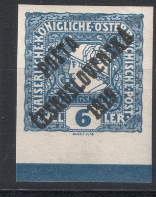 62 - hodnota 6h modrá s přetiskem Pošta československá 1919,krajový kus s dolním okrajema s ochraným rámem