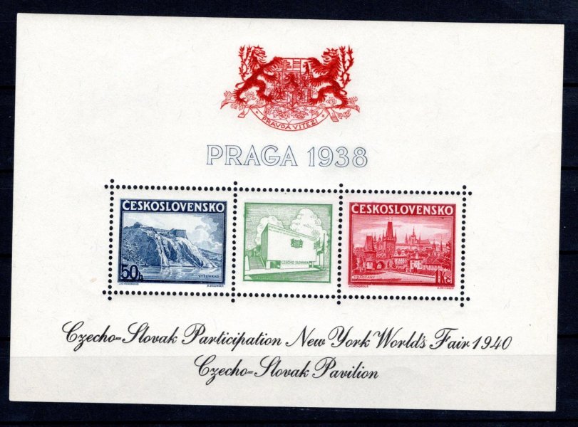 As 9b, přítisk na aršíku 342/3 - Praga 38, pro NY 1940, se zeleným výstavním pavilónem uprostřed, text černý, znak červený