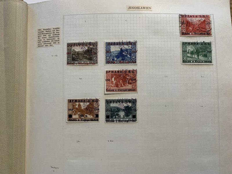 Jugoslavie- jedno silné červené album - cca 150 listů, obsahuje specializovanou sbírku Jugoslavie od roku 1918. obsahující lokální vydání, otočené přetisky, z pozdější doby oblíbené námětové serie, jsou zde obsaženy i doplatní a revoluční známky z roku 1945. Velmi hezká stará sbírka s vysokým katalogovým záznamem. Doporučujeme osobní prohlídku, z pozůstalosti, čast nafoceno - nízká vyvolávací cena 
