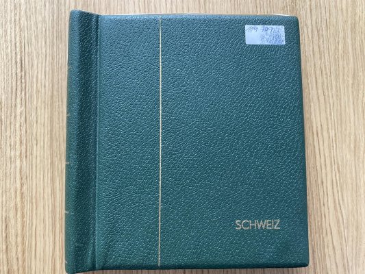 Švýcarsko, na listech v zelených pérových deskách, nekompletní sbírka
