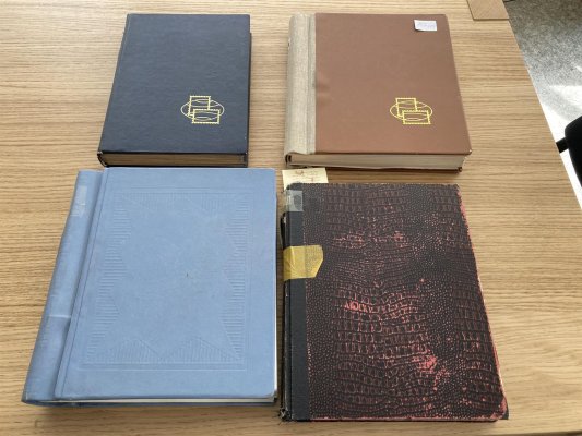 Sbírka Madarsko od začátku, včetně známěk přeběžných, aršíků a další. Vysoký katalog, ve 4-albech. 