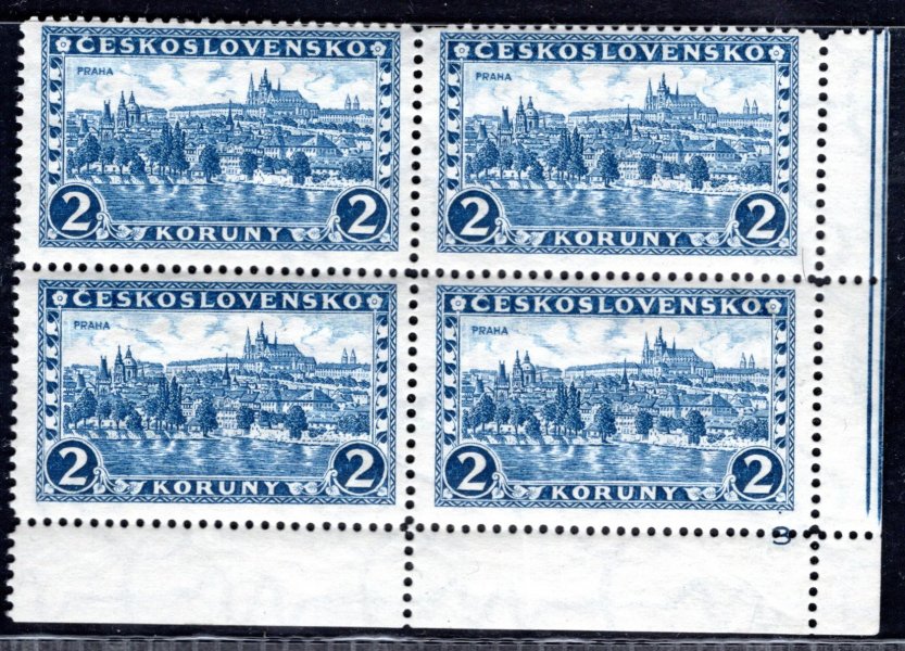 225, P 7, Praha, Tatry, pravý dolní rohový 4 blok s bordurou a DČ 3, modrá 2 Kč, zk. Gilbert