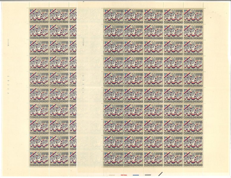 2942 Svobodné volby, kompletní 50kusové archy deska A + B,obsahují čísla a data tisku 24.IV.90, 20.IV.90
