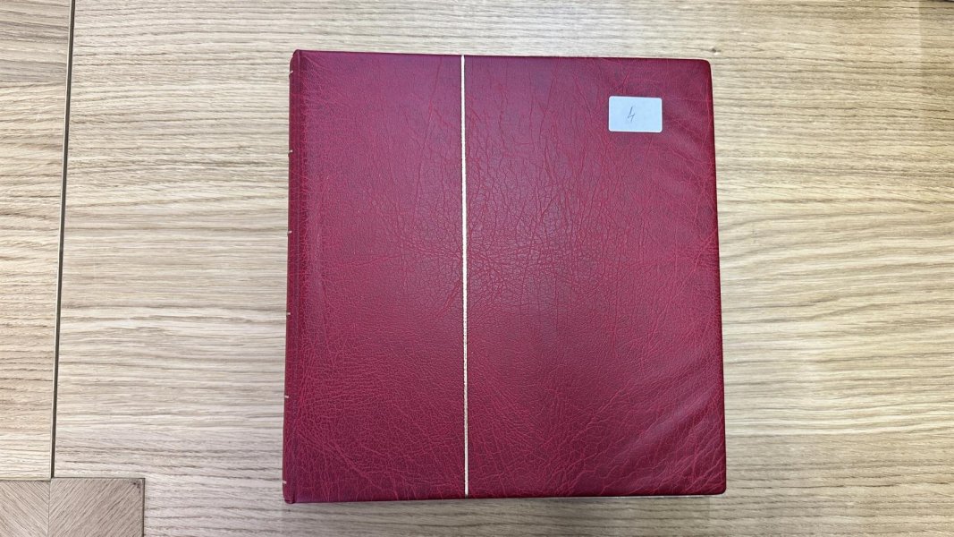 ČSR I, ČSSR, červené kroužkové desky s listy, včetně celistvostí, pozůstalost po sběrateli, zajímavé