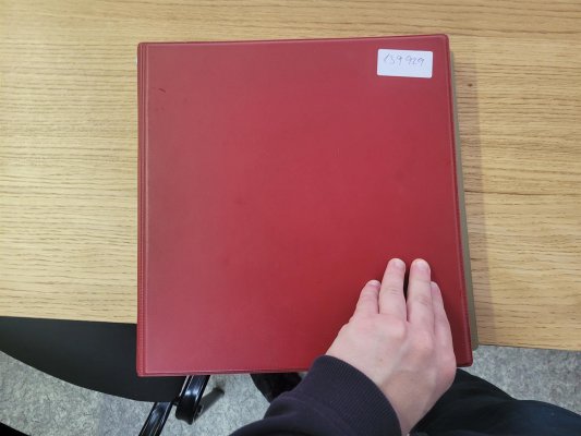 Maďarsko, skladová zásoba v silném červeném albu formátu A 4, ze zahraničí, nafocena ukázka 