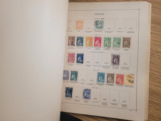 Portugalsko - neúplná sbírka z let 1853 - 1939 na albových listech