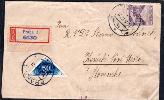 R dopis s modrým doručním trojuhelníkem (DR 1), z Prahy 1 na Slovensko, vyplacený známkou č. 310, fialová 3,50 Kč, stopy poštovního provozu, přesto zajímavá celistvost