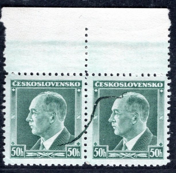 314  Beneš, , krajová dvoupáska s čárou od tiskové barvy přes obě známky, zajímavé, nálepka na okraji mimo známky