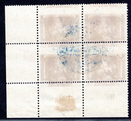 31 B  ; 100 halířů fialová - pravý dolní rohový 4 -blok se silnou posunutou vodorovnou perforací do obrazů známek  ; modrý kruhový nátisk - nálepka na okraji  